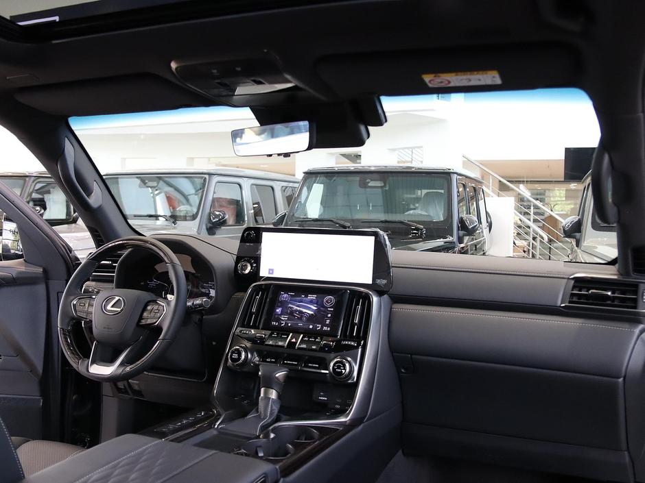 Lexus LX