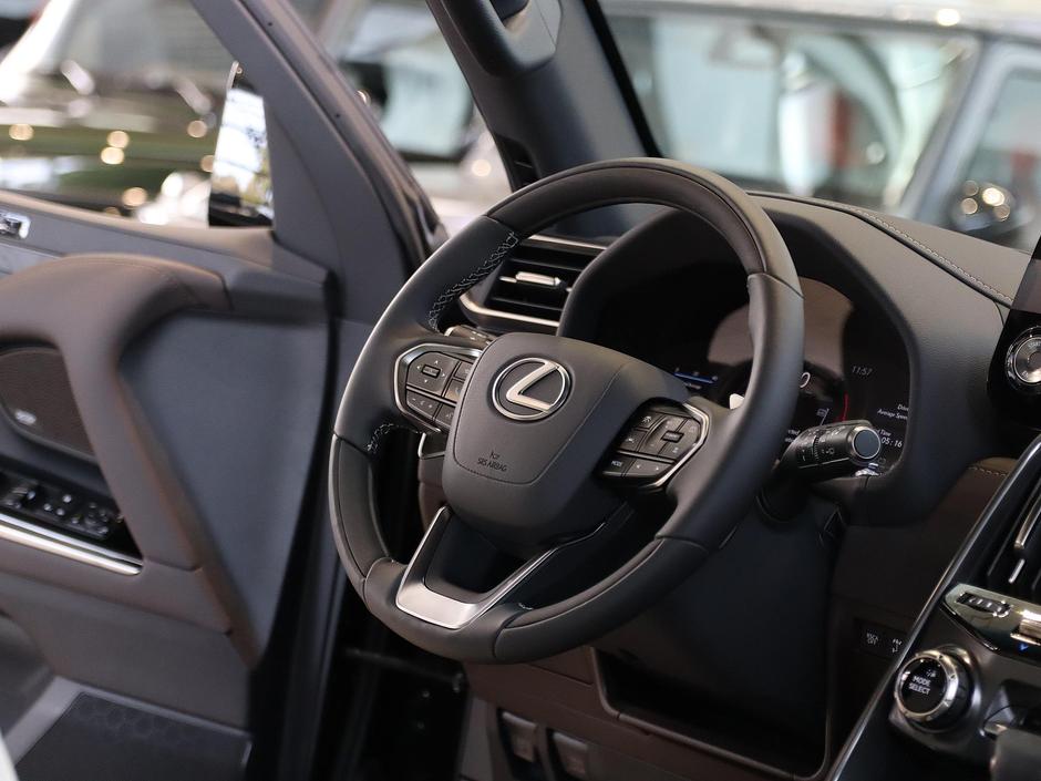 Lexus LX